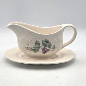 RETIRED Pfaltzgraff Grapevine Gravy Boat With Separate Underplate MINT